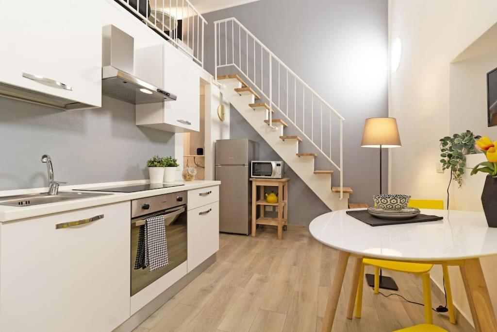 Apartamento Moscova Moderno E Bilocale Con Soppalco Milán